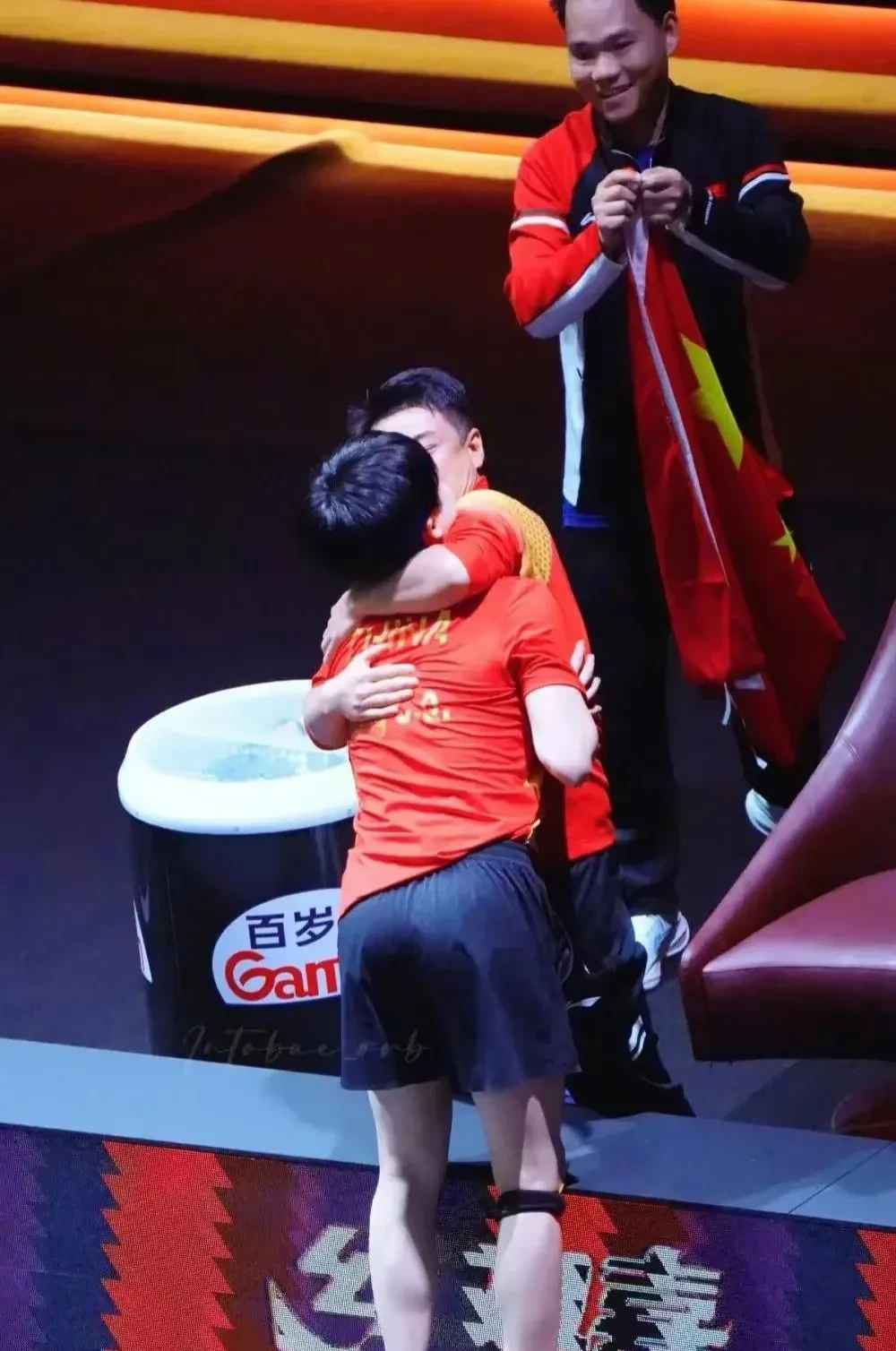 法国乒乓球队横扫比利时乒乓球队，王皓三分雨点燃全场