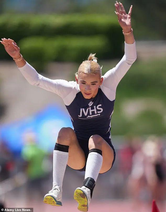 开云体育-比赛中出现的精彩一幕引发观众欢呼